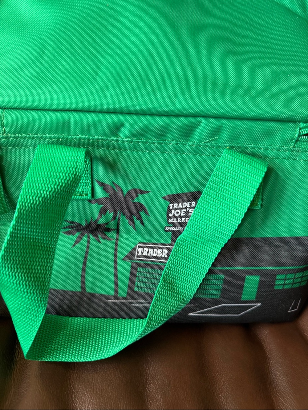 Trader Joe’s Limited Edition Emerald Insulated Mini Lunch Bag - Picture 9 of 12